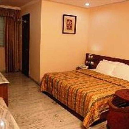 Hotel Grand Seasons à Kochi Extérieur photo