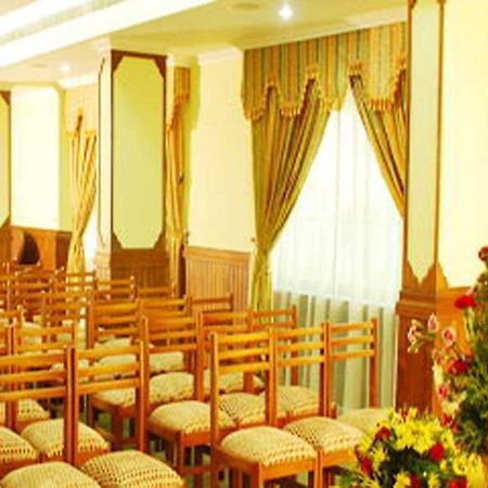 Hotel Grand Seasons à Kochi Extérieur photo