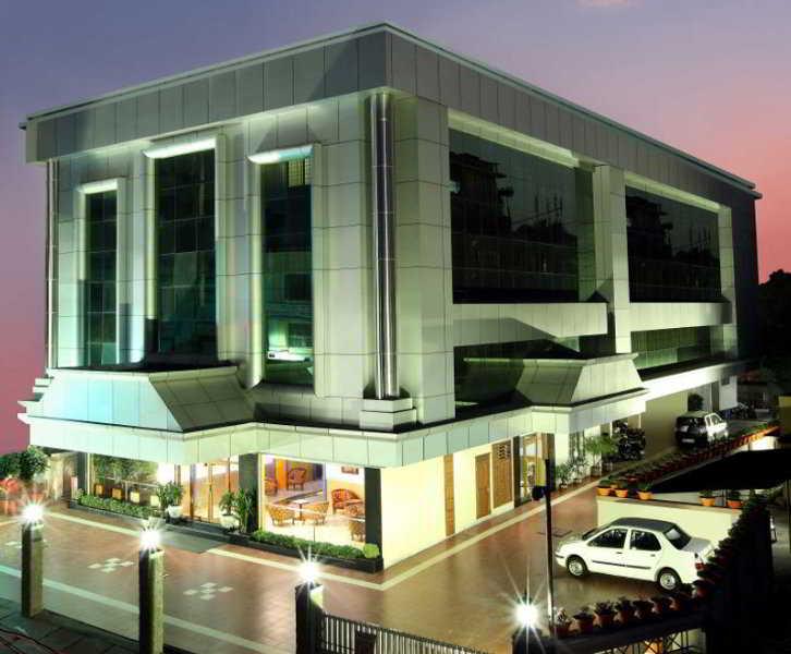 Hotel Grand Seasons à Kochi Extérieur photo