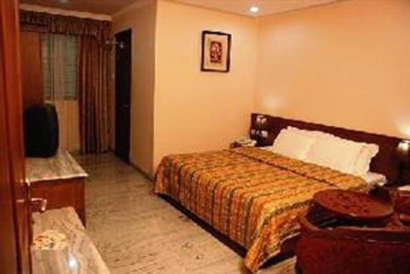 Hotel Grand Seasons à Kochi Extérieur photo